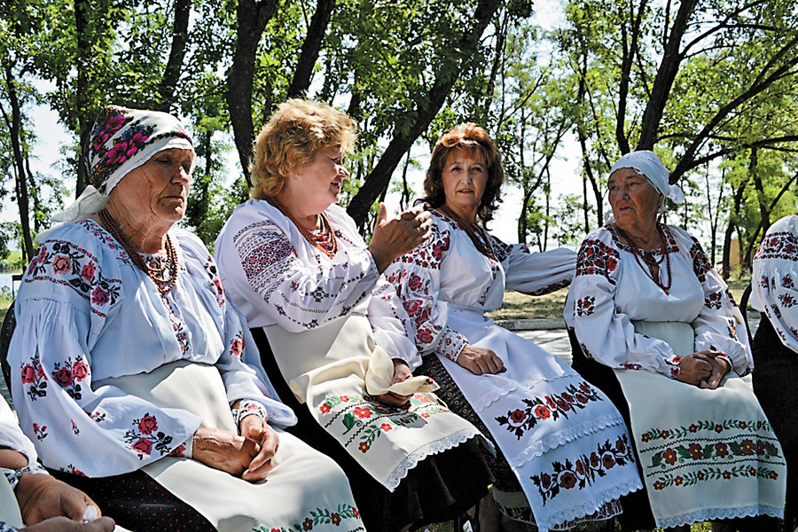 Козацькі пісні Дніпропетровщини фахівці вивчали у фольклорних експедиціях. Фото надані прес-службою Дніпропетровської облради 